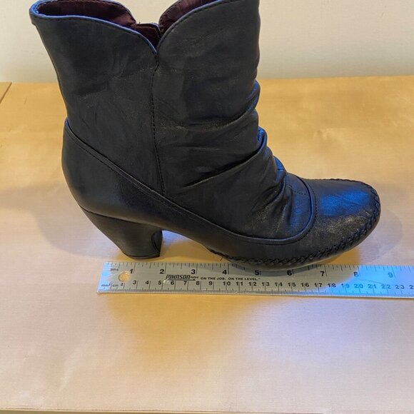Indigo By Clarks Womens 7M black Leather Upper Ankle Boots kitten heels stitches - Picture 12 of 16